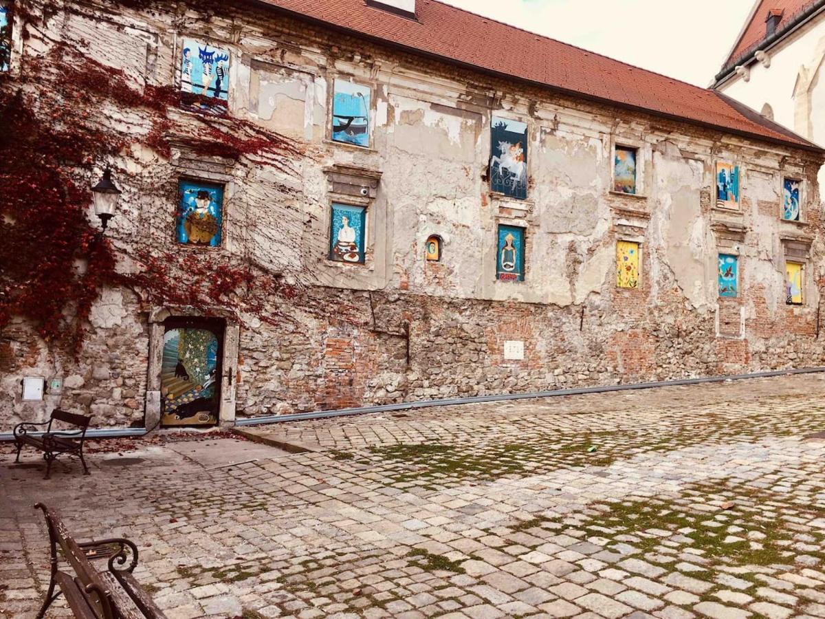 Second Home In Heart Of Bratislava Exterior foto