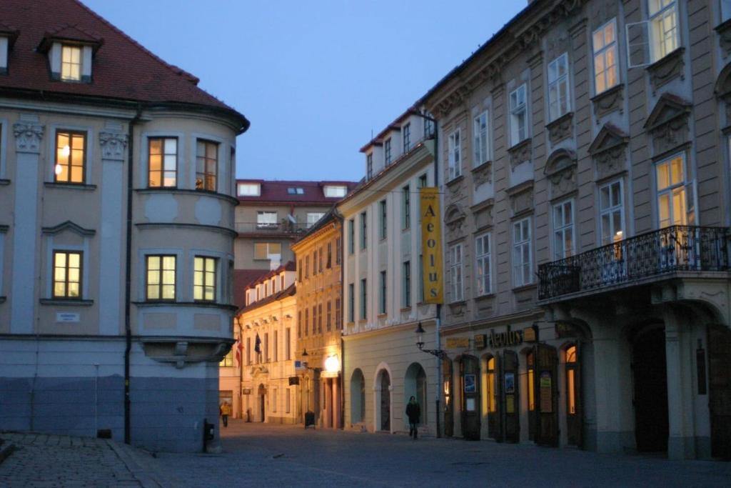 Second Home In Heart Of Bratislava Exterior foto