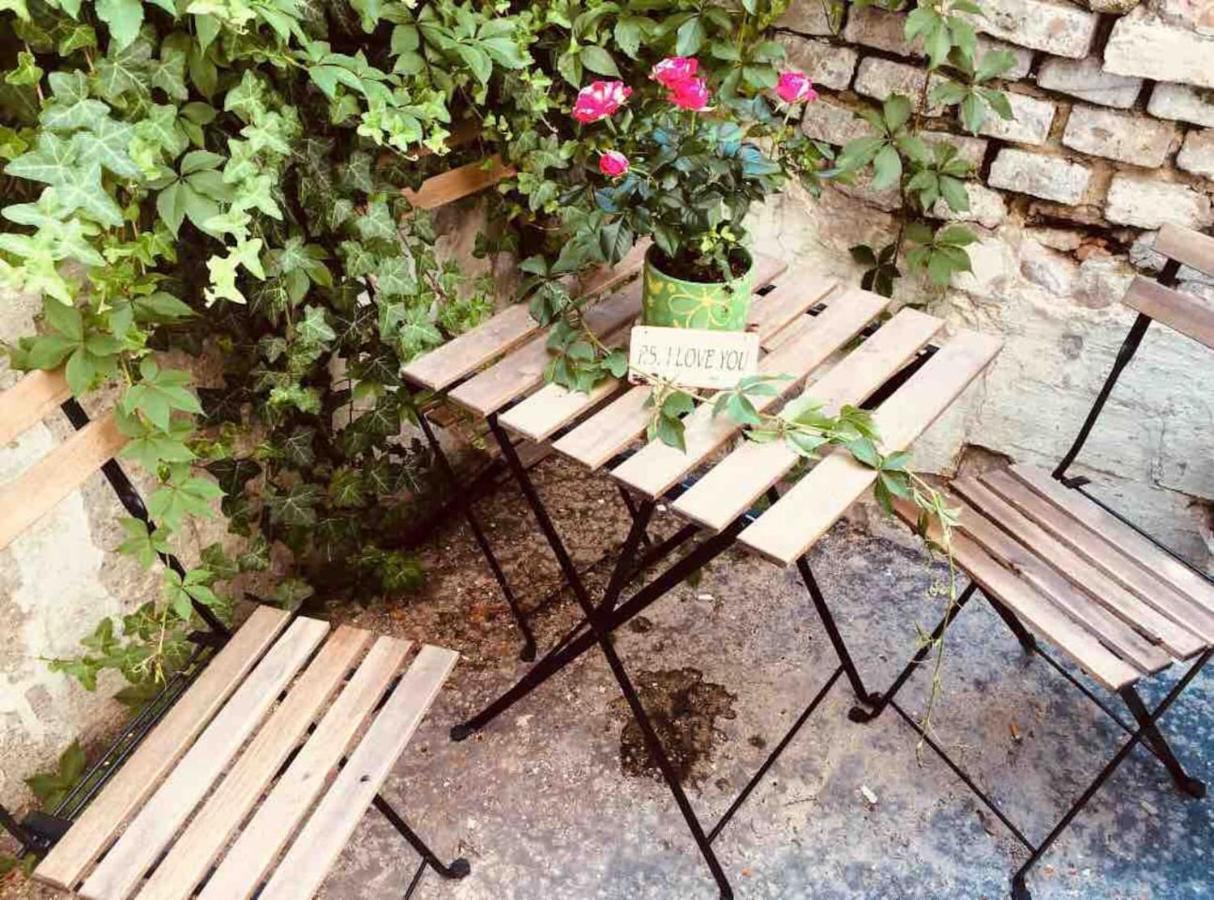 Second Home In Heart Of Bratislava Exterior foto